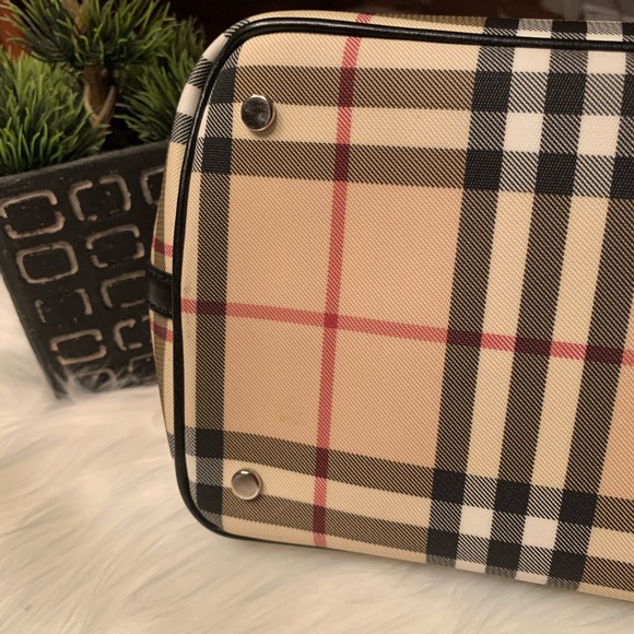 Burberry - Picture 9 of 16